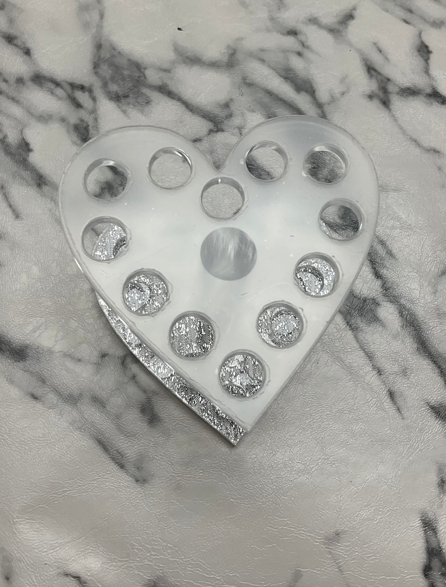 Nail Brush 12 Holes Nail Brush Holder Heart Shape (Silver)