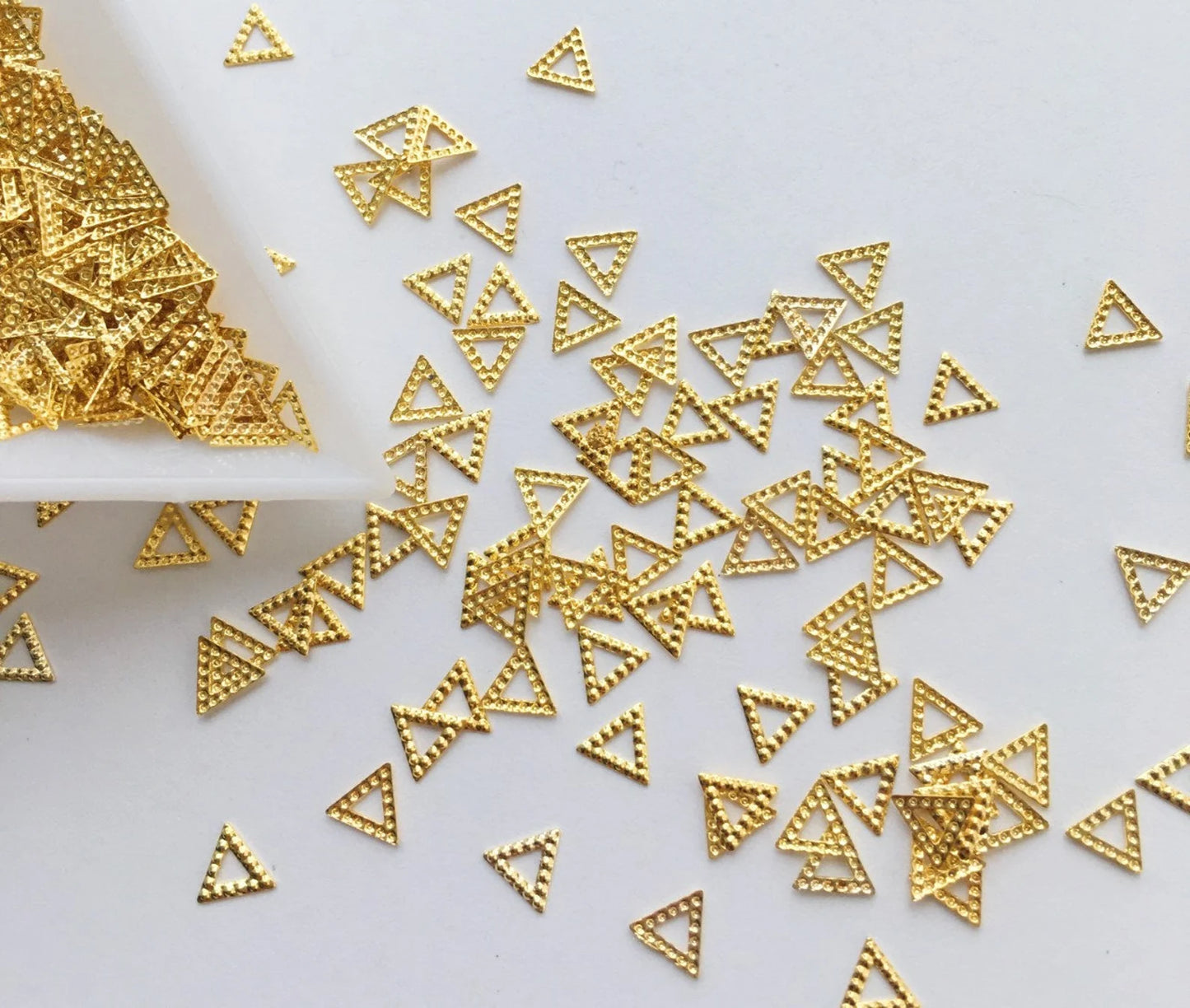 Silver Triangle Nail Decals: 3D Metallic Nail Art Charms (1000 Pcs)
